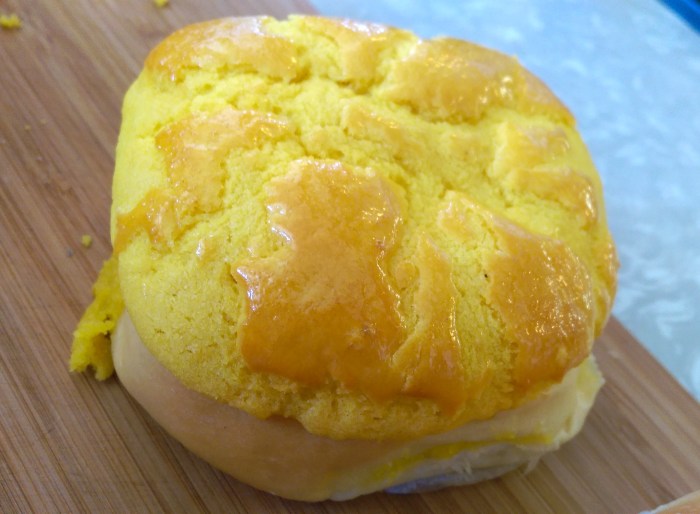 pineapple bun - 1